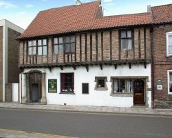 Tudor Rose Hotel